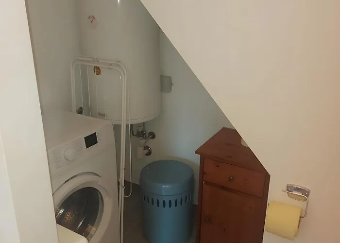 Golden Base 빌라흐